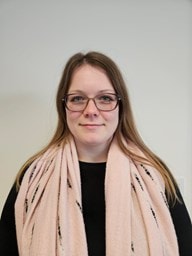 Emma Raven headshot