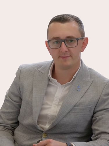 Headshot of Daniel Langridge