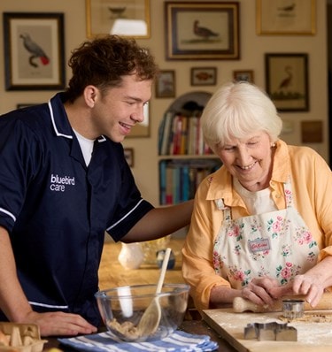 Care Expert supporting customer with baking