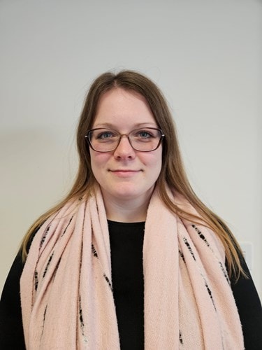 Emma Raven headshot