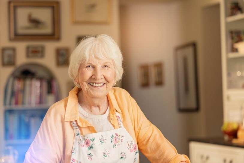 Granny kitchen smile Bluebird5165_CS_REV