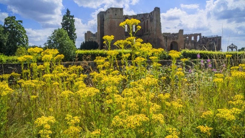 Kenilworth Castle in Stratford & Warwick UK