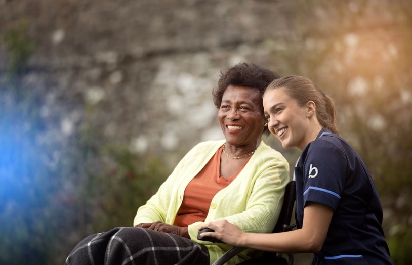 Care expert supporting customer